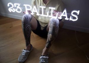 Neon sur mesure support invisble