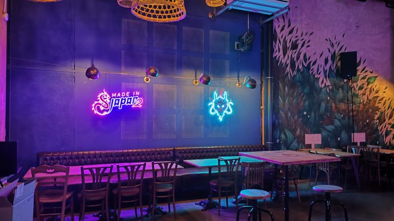 Made in Japan néon personnalisé avec impression UV