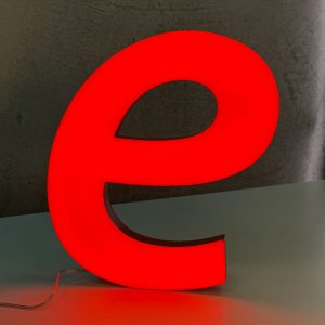 Lettre boitier e rouge