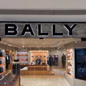 Lettres rétroéclairées noires Bally