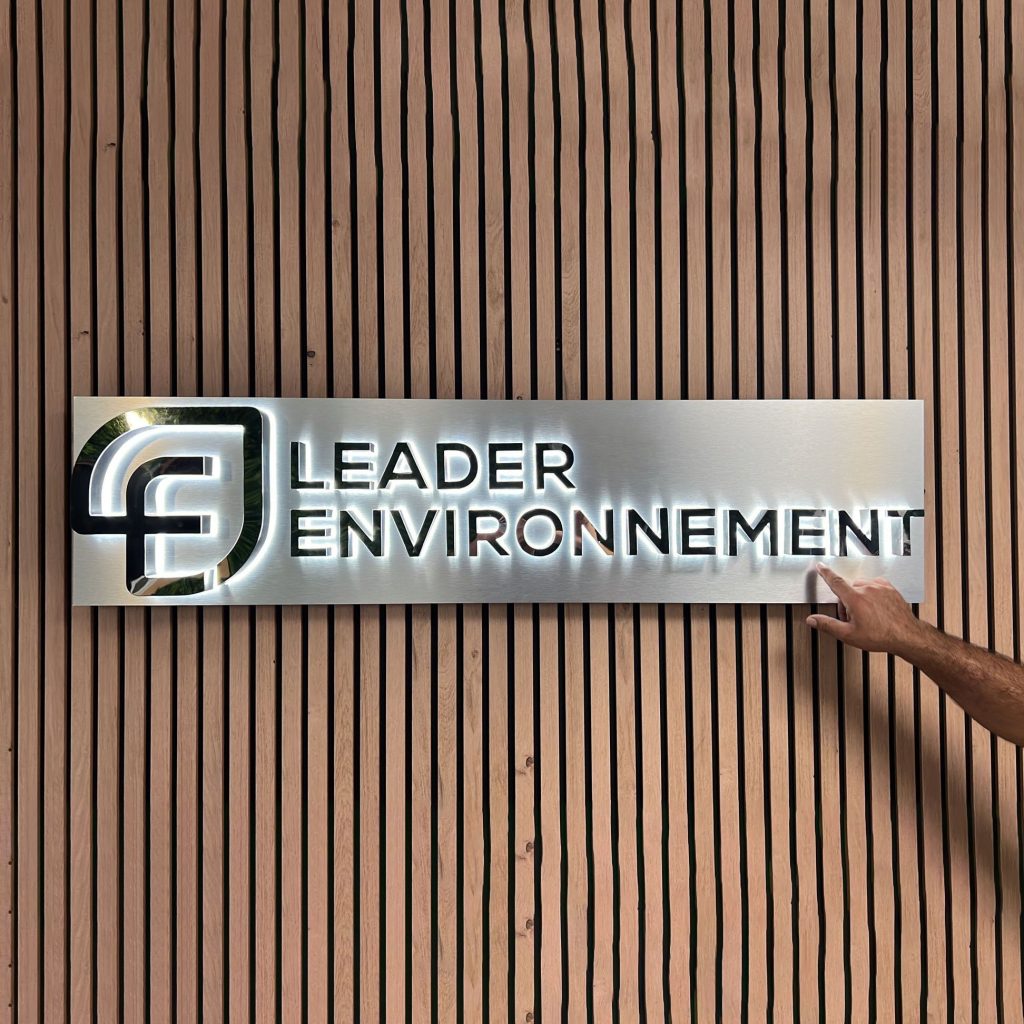 neon Leader Environnement lettres lumineuses retro eclairées miroir