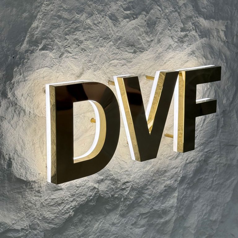 lettre dorées lumineuses