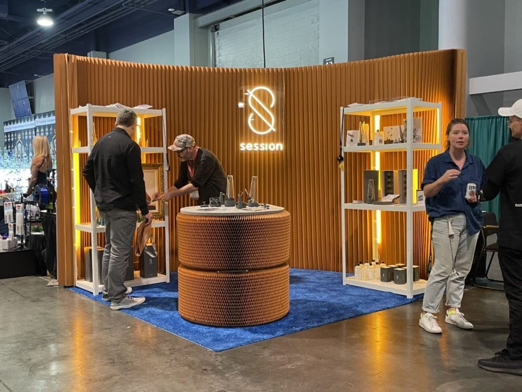 Néon BRAND Session Blanc Chaud Warm White Backing Rectangle Booth Stand1