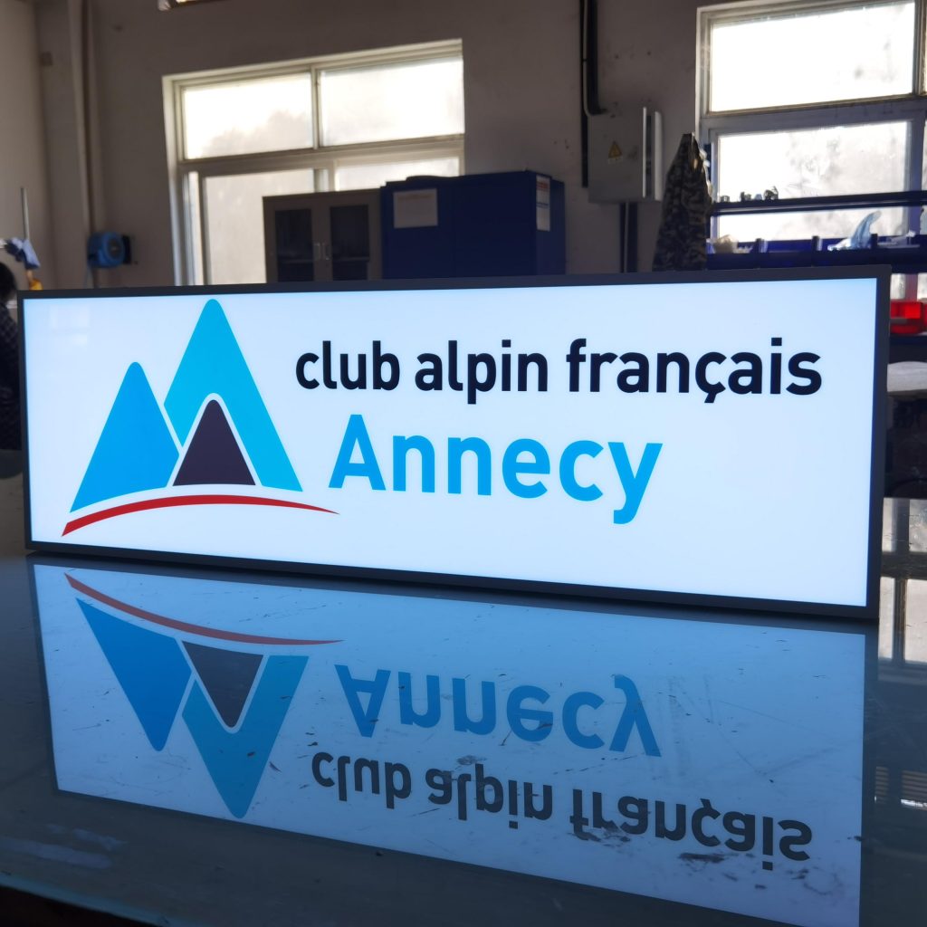 neon Caisson lumineux Club Alpin UV
