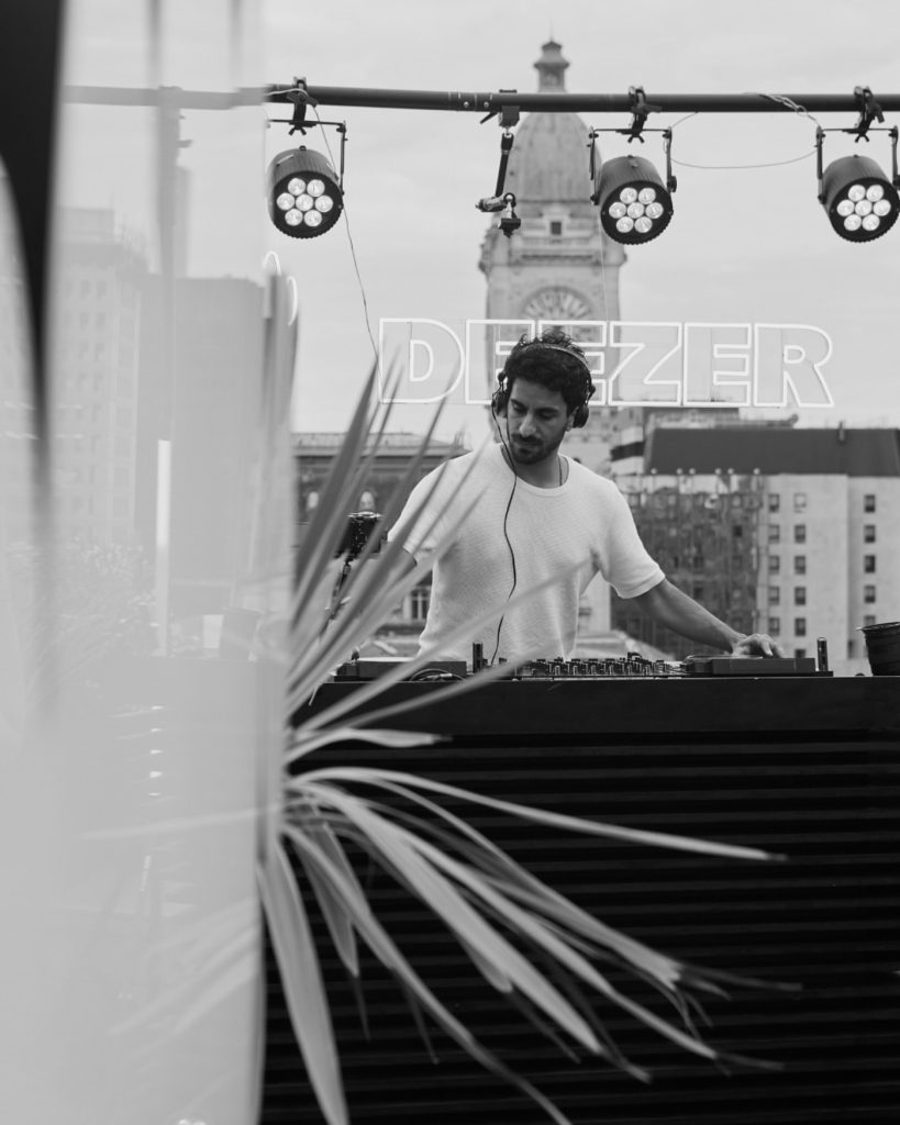 Néon Deezer DJ Video3