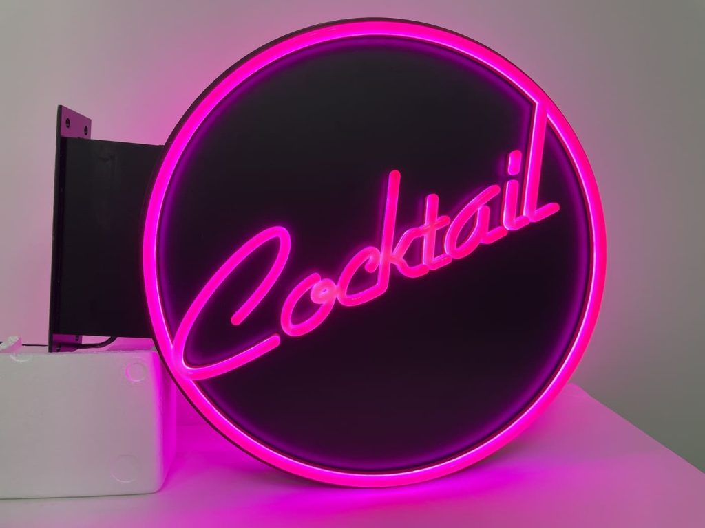 Néon- Enseigne-drapeau-cocktail-rose-noir