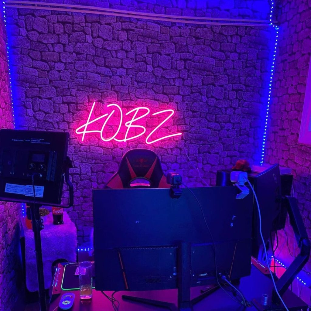 Néon KOBZ soft pink 100 cm STREAMER