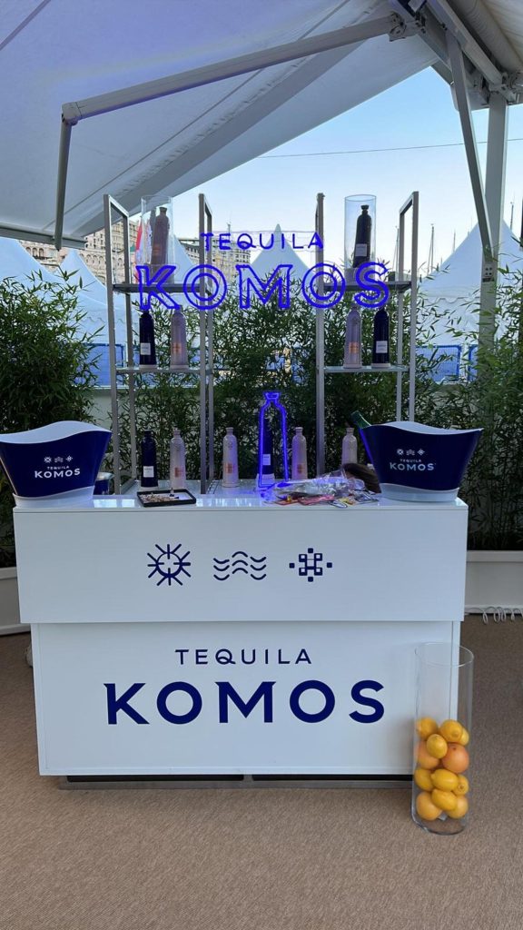 Néon KOMOS Stand logo brand tequila alcool blue