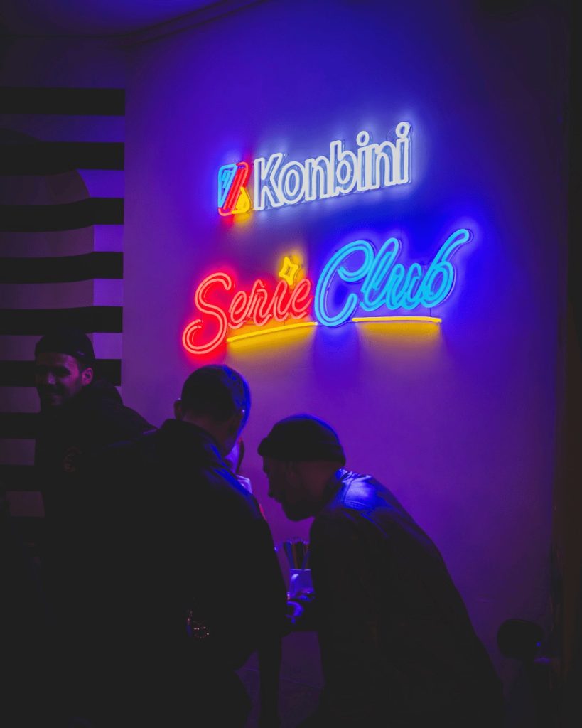 Néon-logo-konbini-club