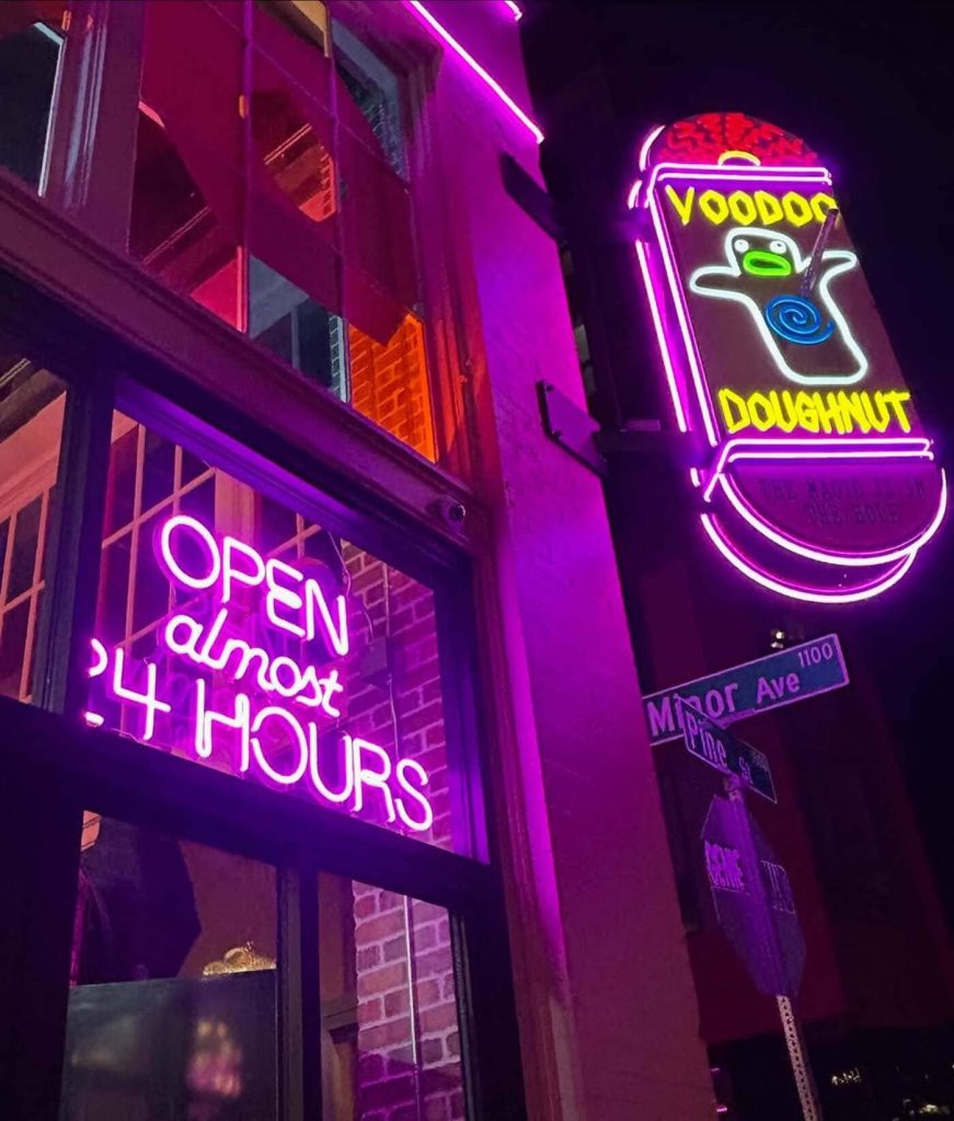 néon Open 24 Hours Voodoo Ceiling Window pink1