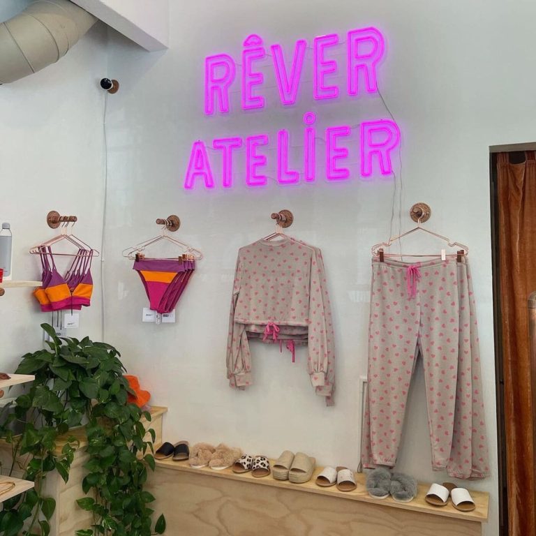 Néon SHOP CLOTHES STORE PINK REVER ATELIER
