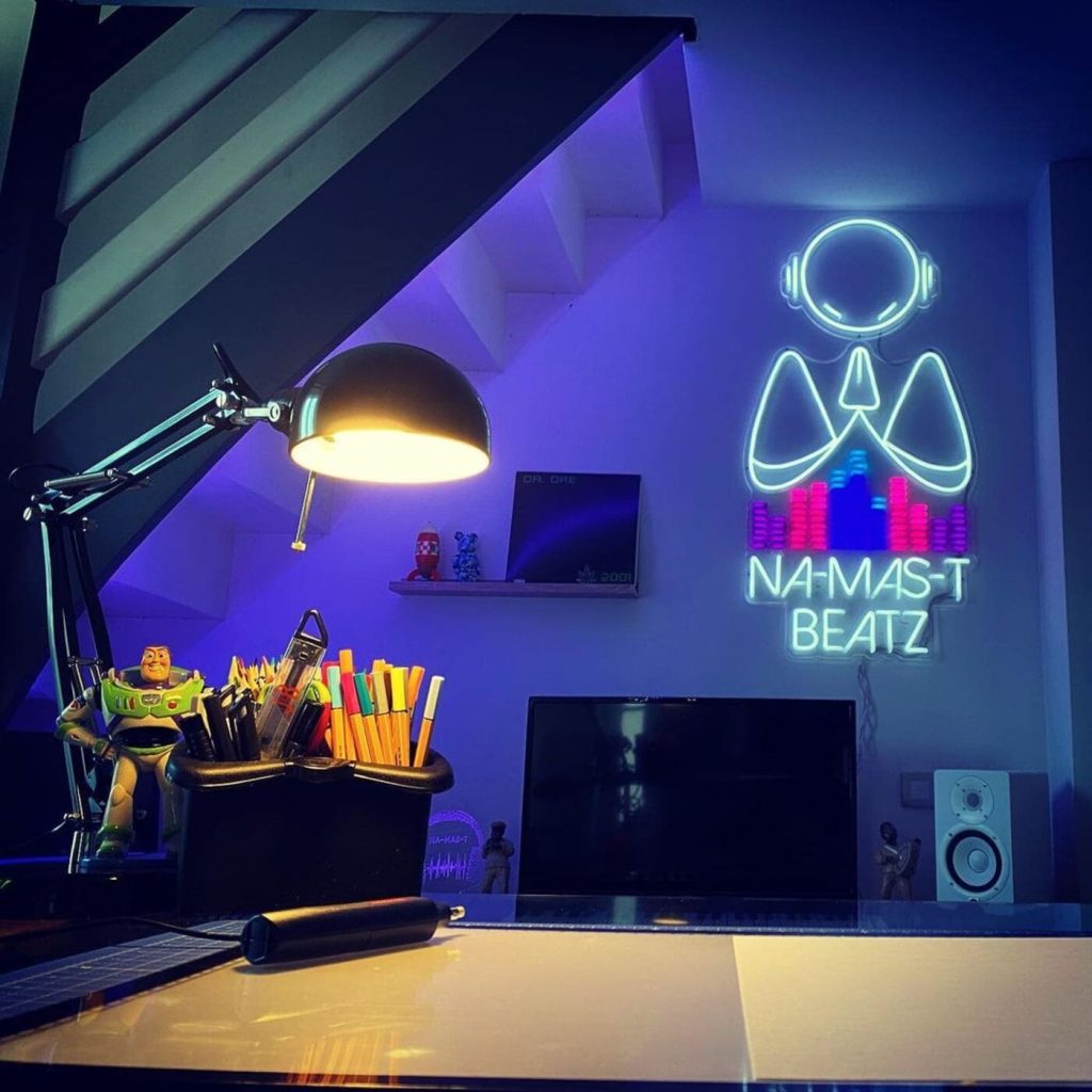 Néon STREAMER cold namast beatz cold white pink