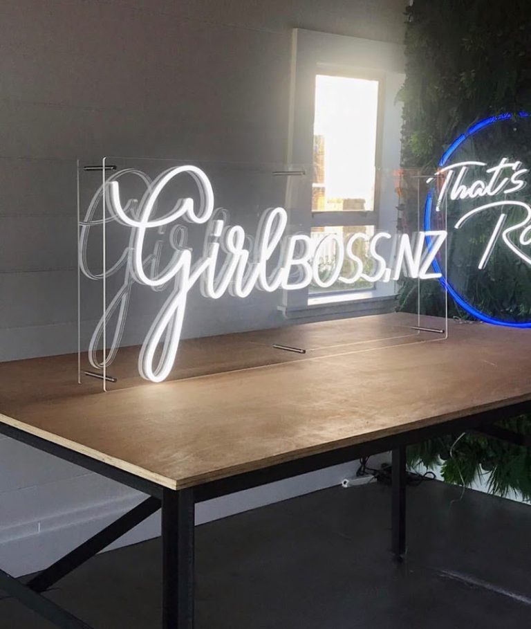 logo backing_girlboss