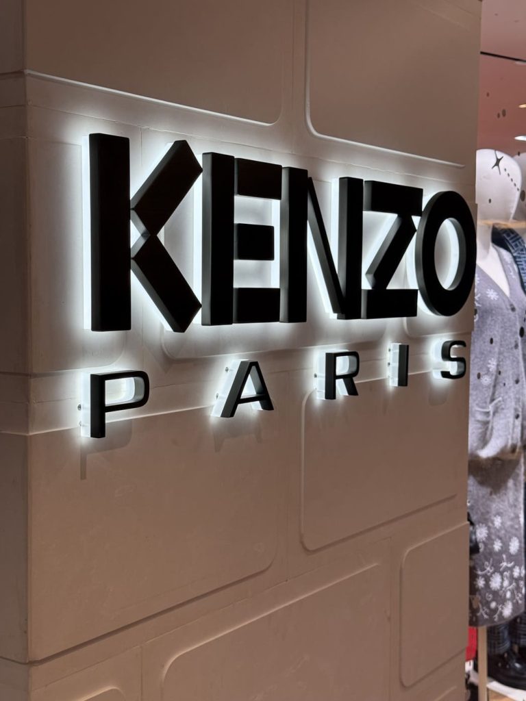 lettres rétro éclairé kenzo