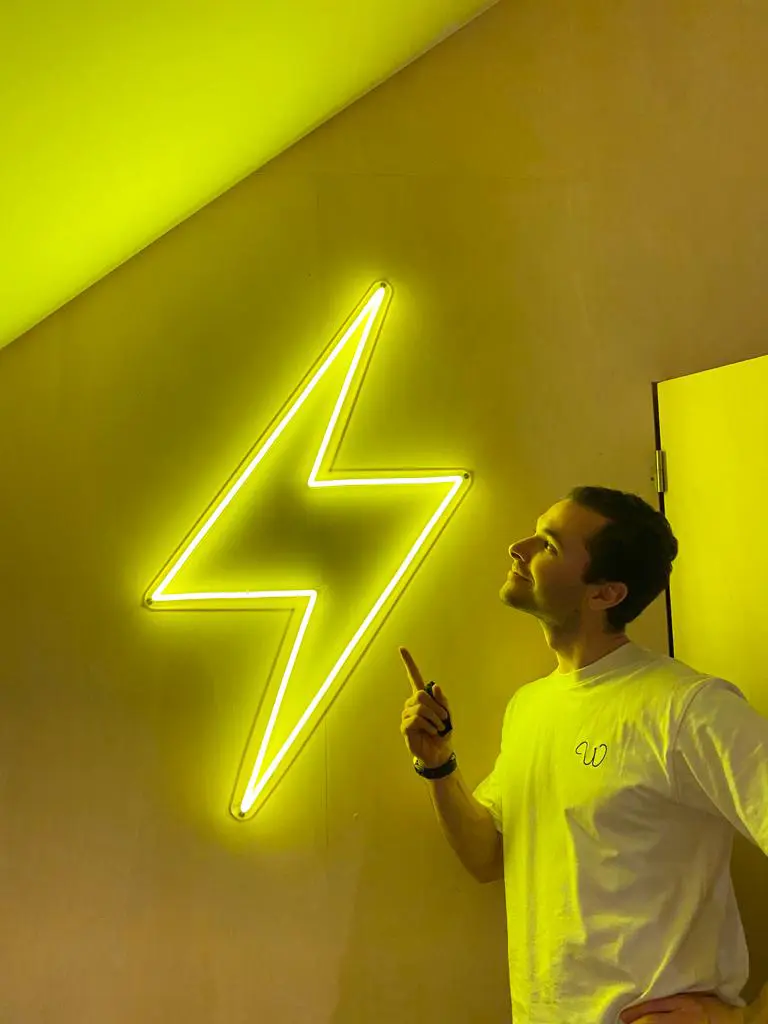 deco interieure eclair jaune neon