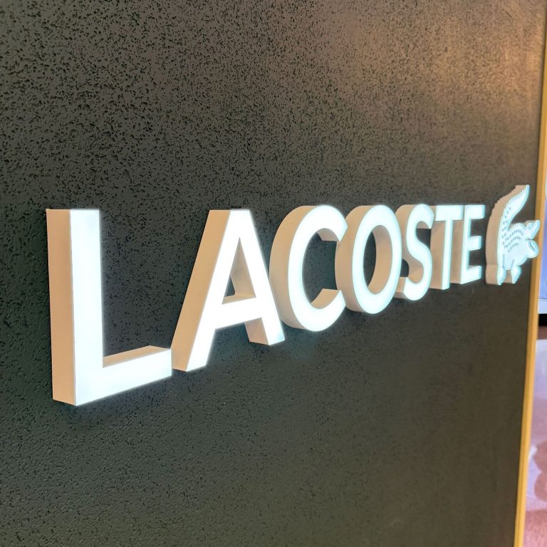 Néon frontlit_white_LACOSTE21